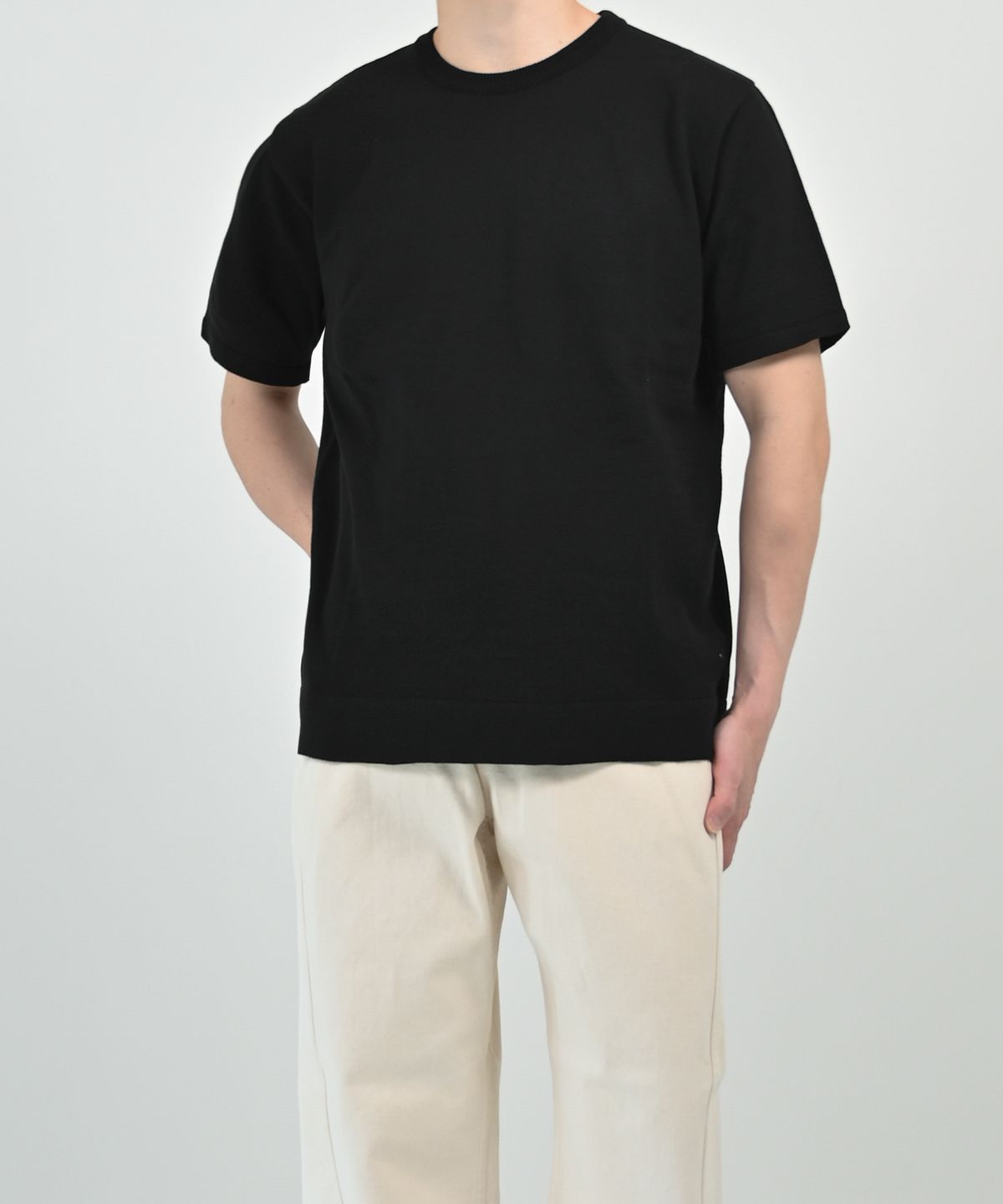 페퍼시즈닝(PEPPERSEASONING) COOL 라운드 하프 니트 (BLACK)