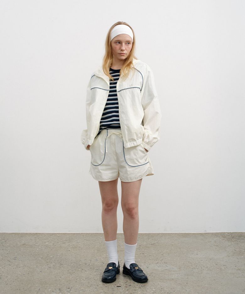 Sporty wind breaker shorts