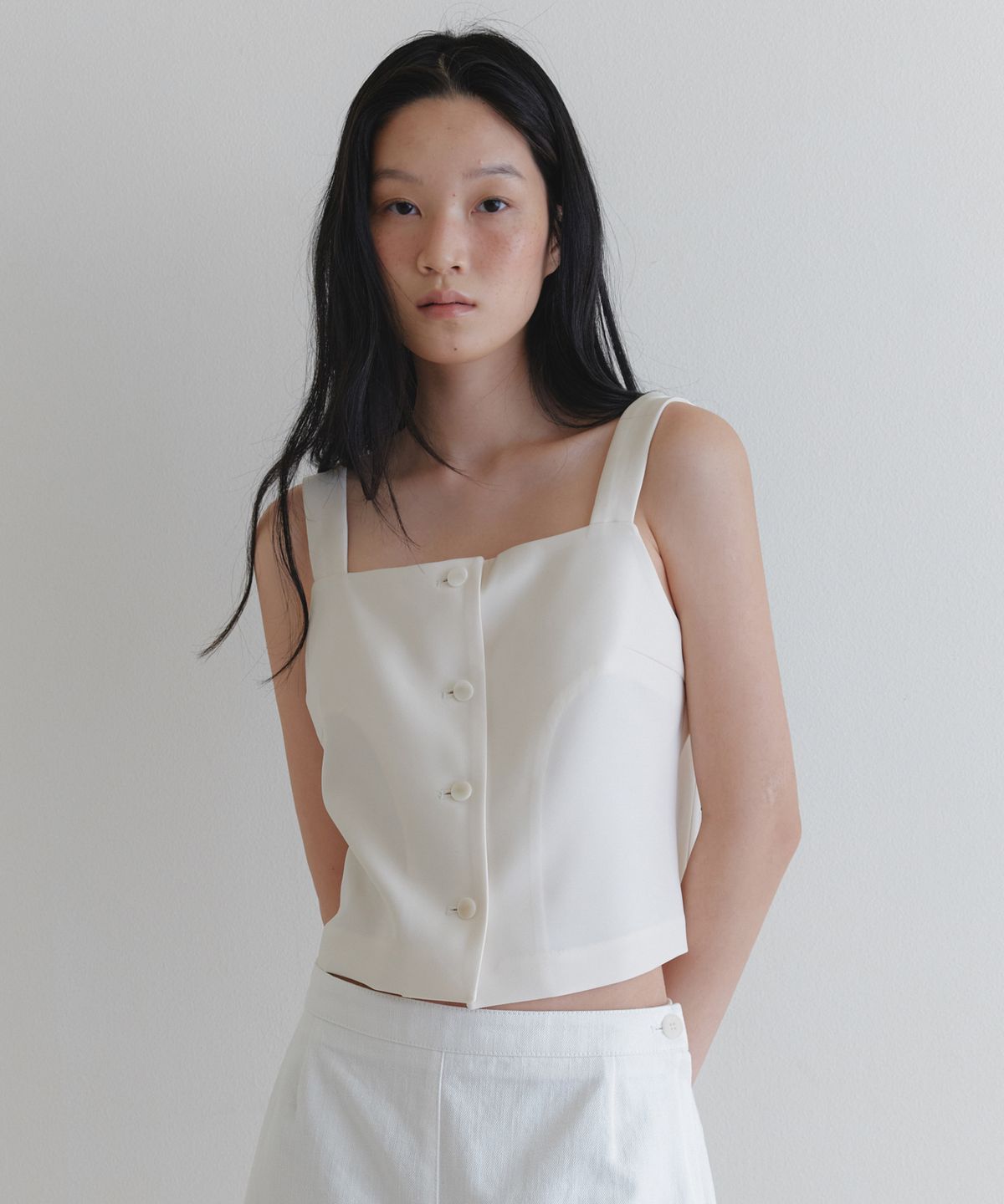 유라고(URAGO) Square button sleeveless top