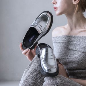 에디션 여성 컴포트 가죽 뮬 로퍼 3.5CM O24B206