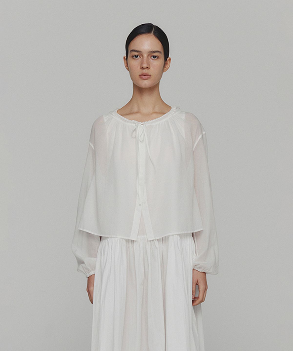 아모멘토(AMOMENTO) SHEER SHIRRING HOODED BLOUSE_WHITE