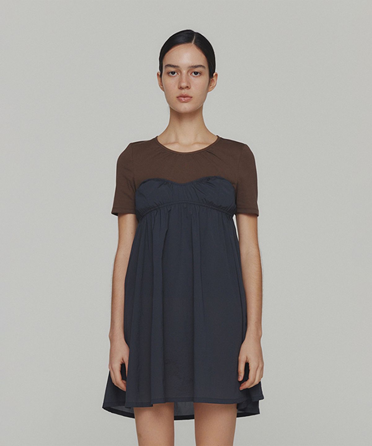 아모멘토(AMOMENTO) NECK SHIRRING SHORT SLEEVE TOP_BROWN