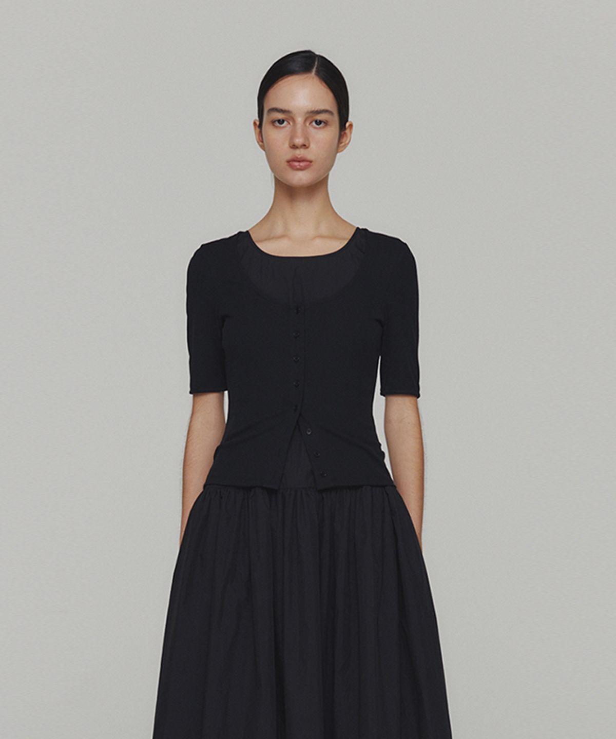 아모멘토(AMOMENTO) RIBBED BUTTON CARDIGAN TOP SET_BLACK