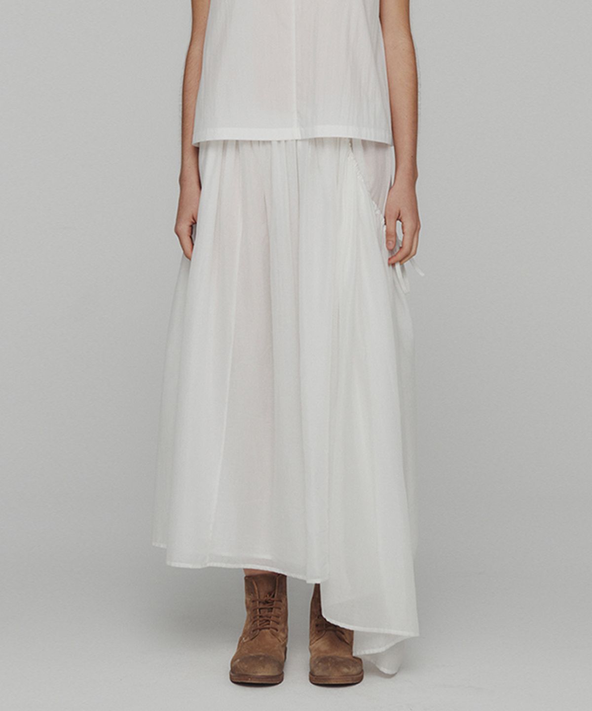 아모멘토(AMOMENTO) DRAWSTRING SHEER SHIRRING SKIRT_WHITE