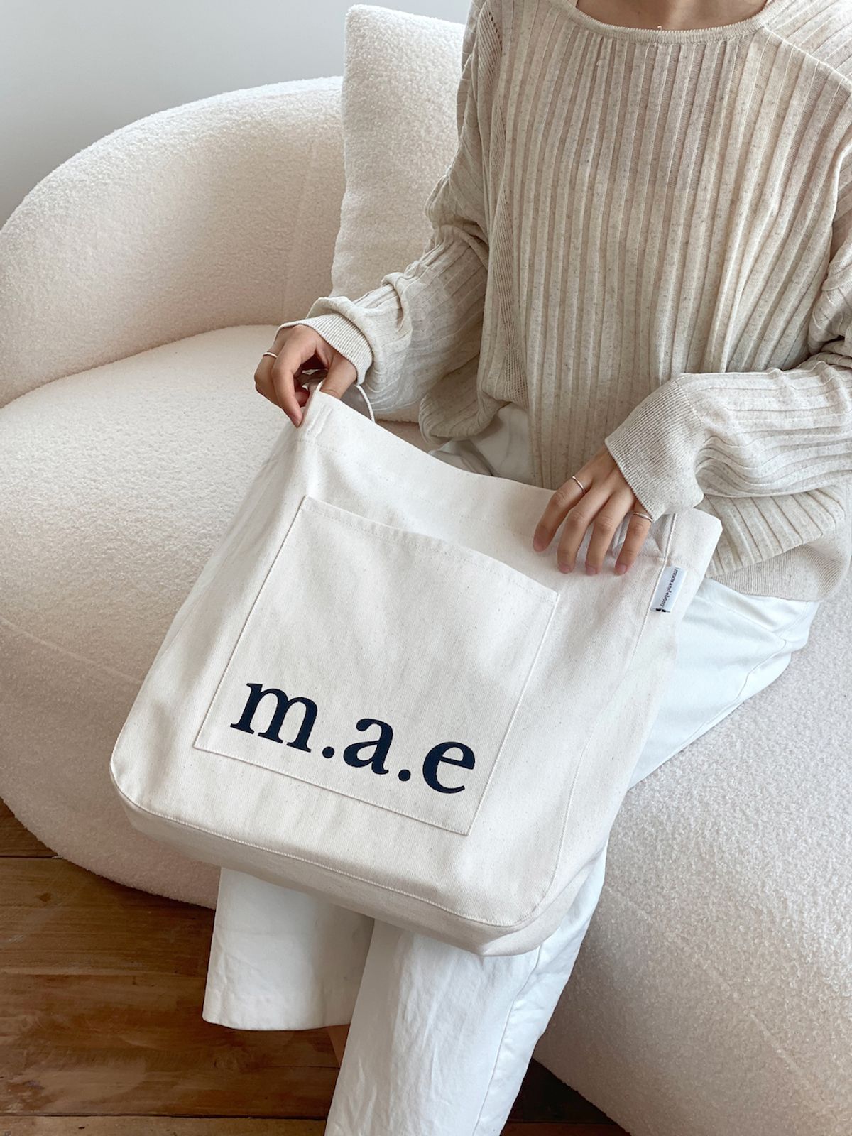 무쿠앤에보니(MUCU AND EBONY) m.a.e Logo Bag _ Cream