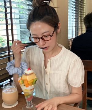 모나타 레이스 리본 블라우스 ( 크림 )