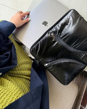 Lake 16 Laptop Clutch_Triple Black