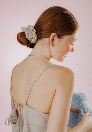 셔링 사틴 스크런치 (아이보리)