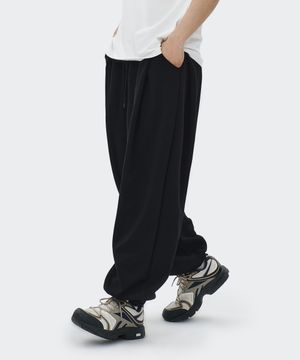 사이드 투턱 와이드 조거핏 트레이닝 스웨트 팬츠 - 블랙