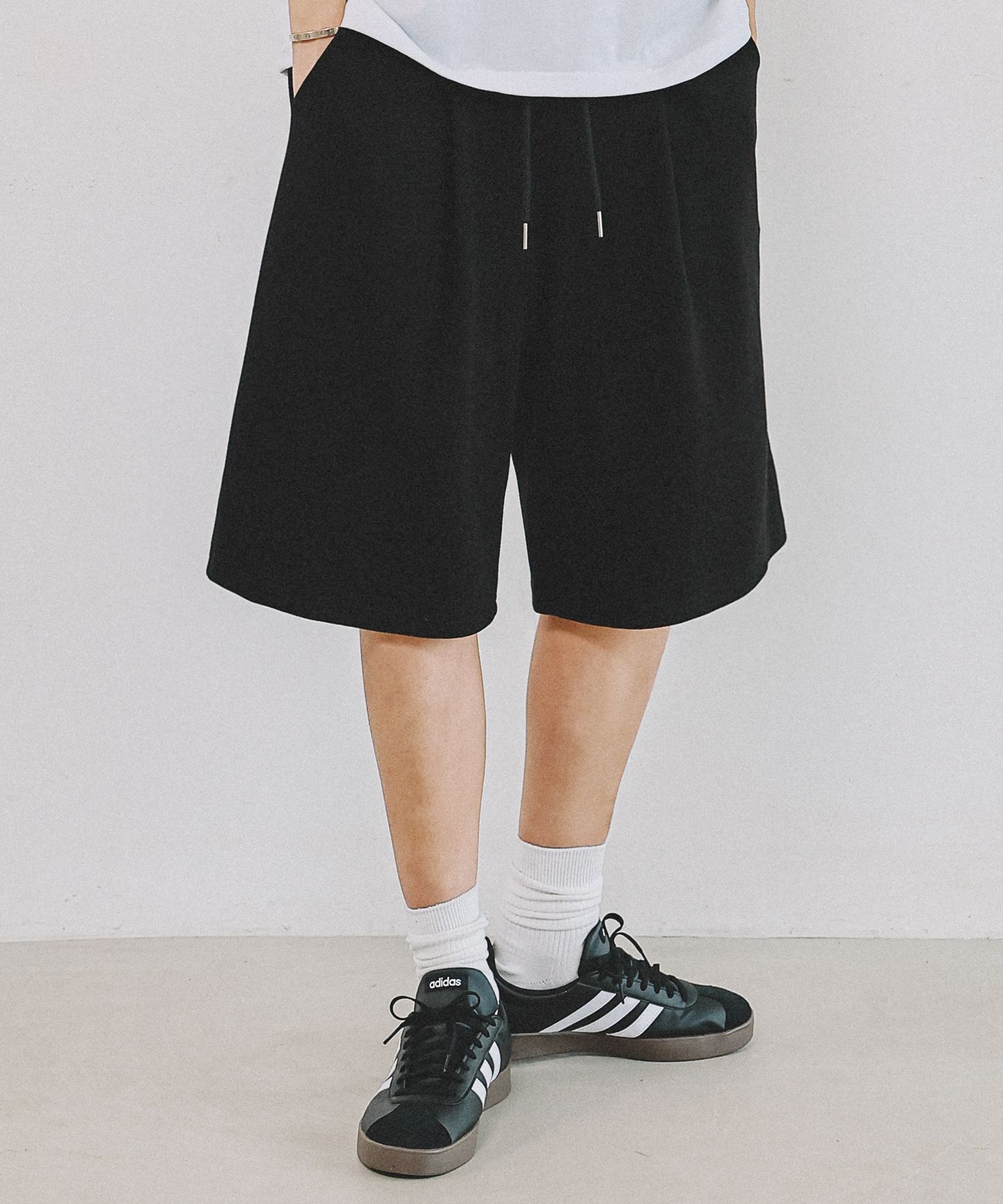 MUSINSA | MACASITE One-tuck wide Bermuda sweat shorts black