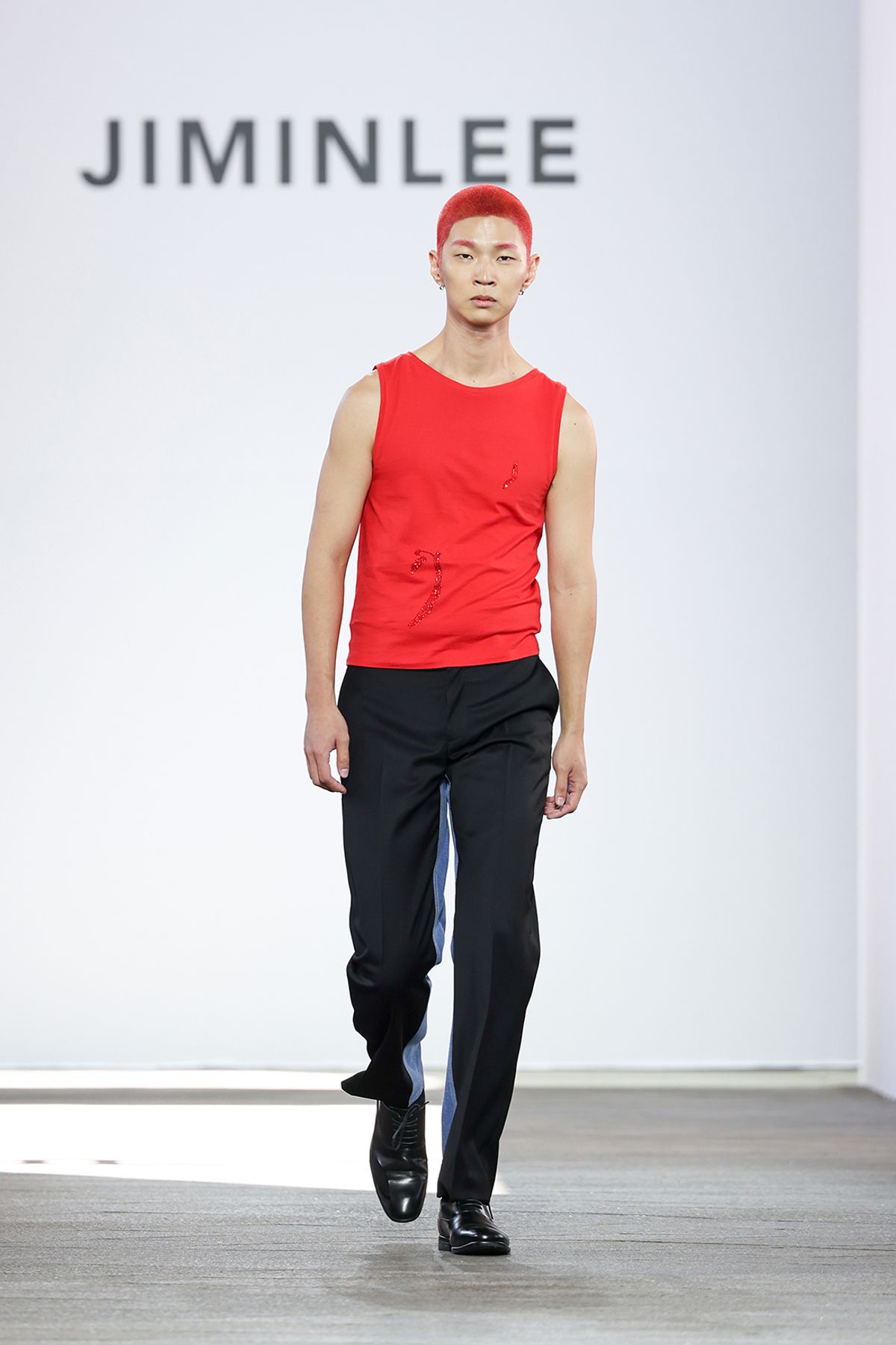 지민리(JIMINLEE) RHINESTONE DRAWING SLEEVELESS TOP 라인스톤 드로잉 나시 탑 레드