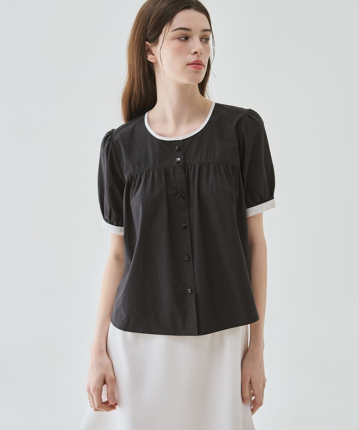 드로우핏 우먼(DRAWFIT WOMEN) 셔링 퍼프 반팔 블라우스 [BLACK]