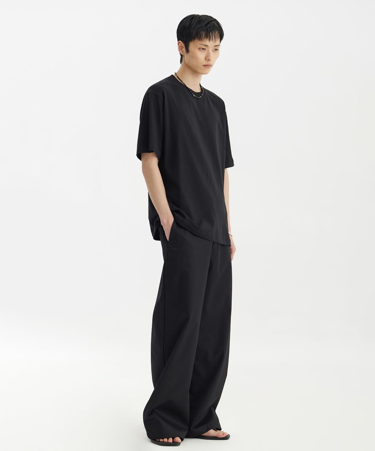 유스(YOUTH) Relaxed T-Shirt - Black