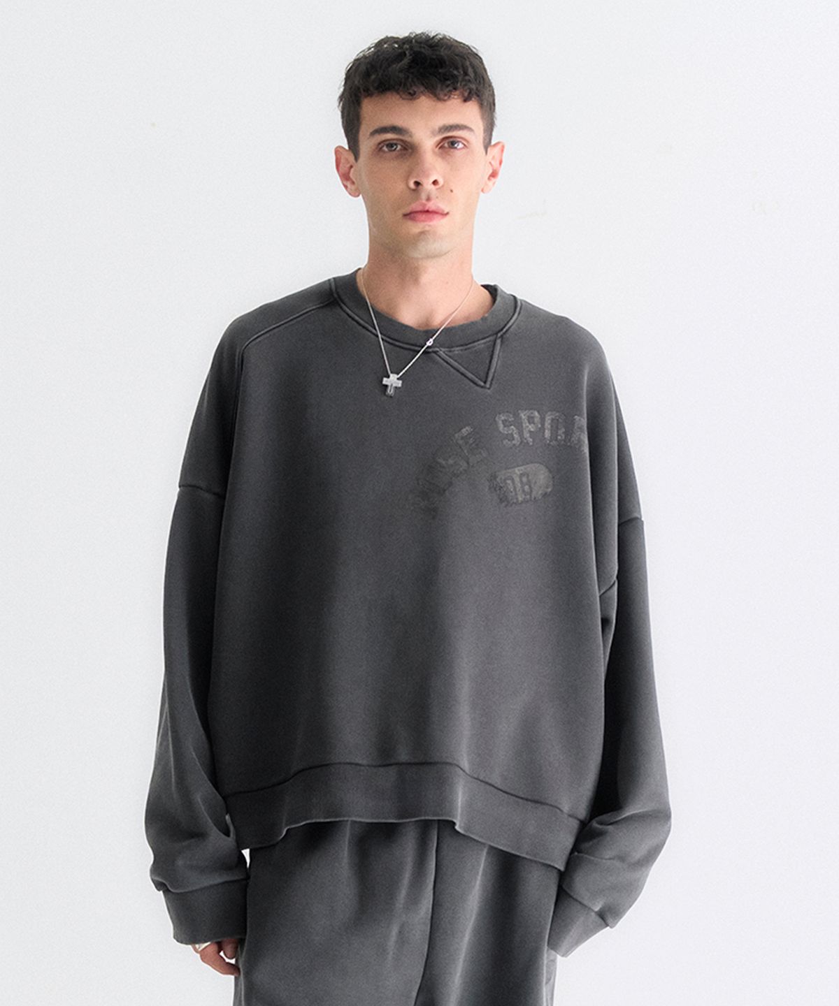 포즈넘버에잇(POSE NUMBER EIGHT) UNBALANCED SWEATSHIRT (CHARCOAL)