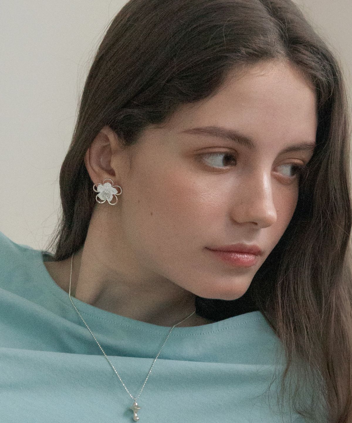 메리모티브(MERRYMOTIVE) Double flower knit earring (Silver)