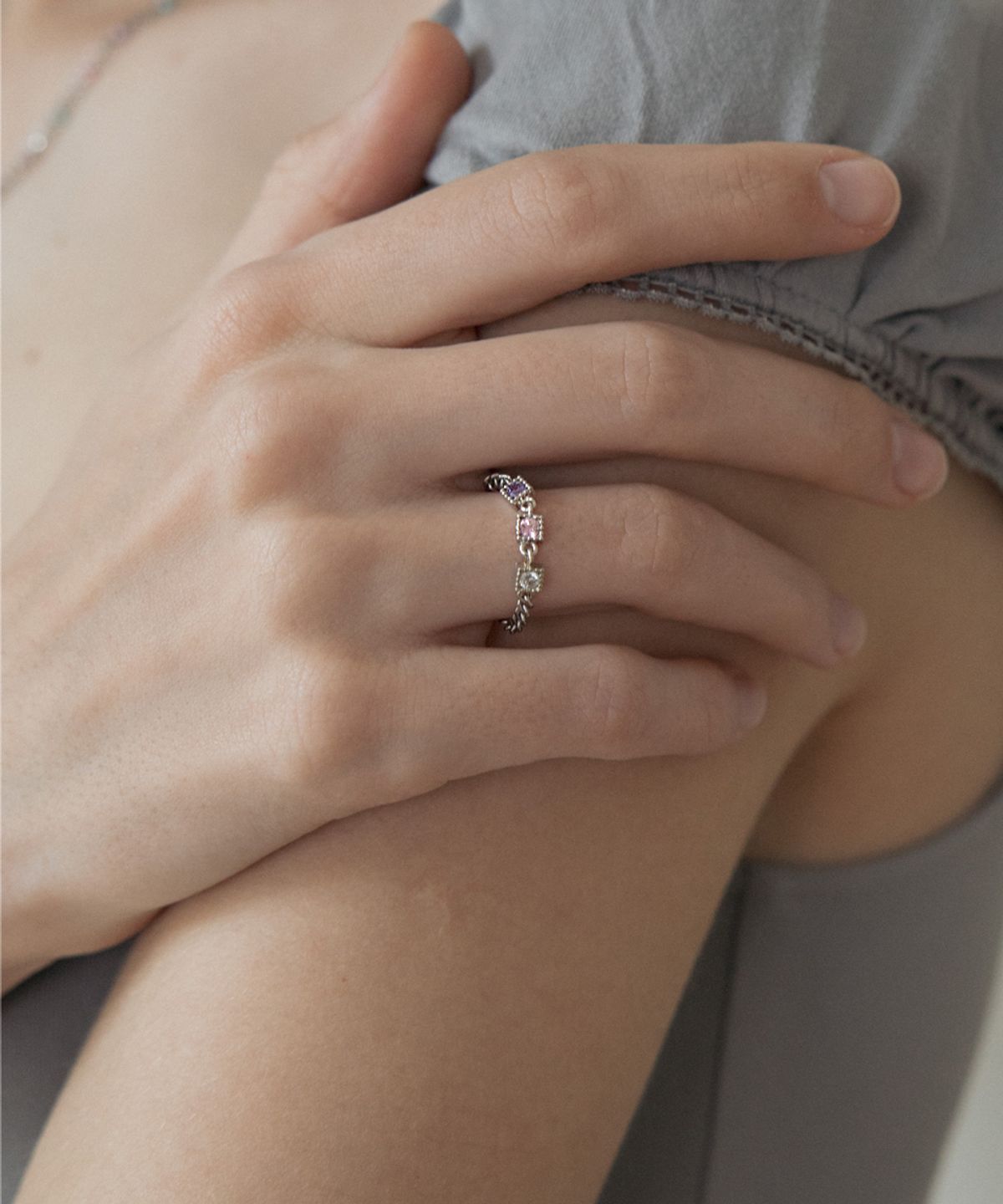 메리모티브(MERRYMOTIVE) Pastel color cubic chain ring (2color)
