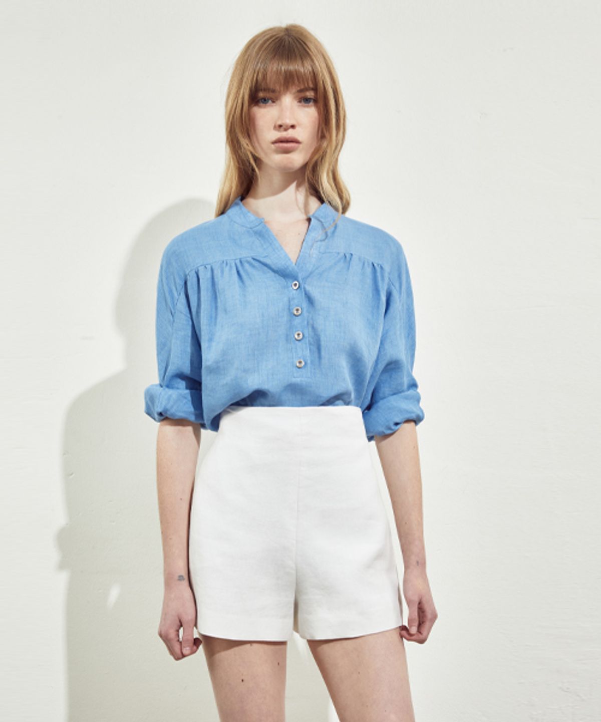 리디피(RIDIFI) OPEN COLLAR BUTTON LINEN BLOUSE_LIGHT BLUE