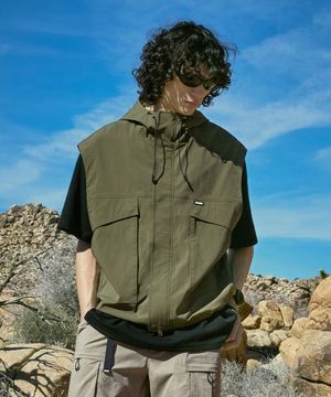 하이넥 후드 집업 우븐 베스트 카키 FVT204