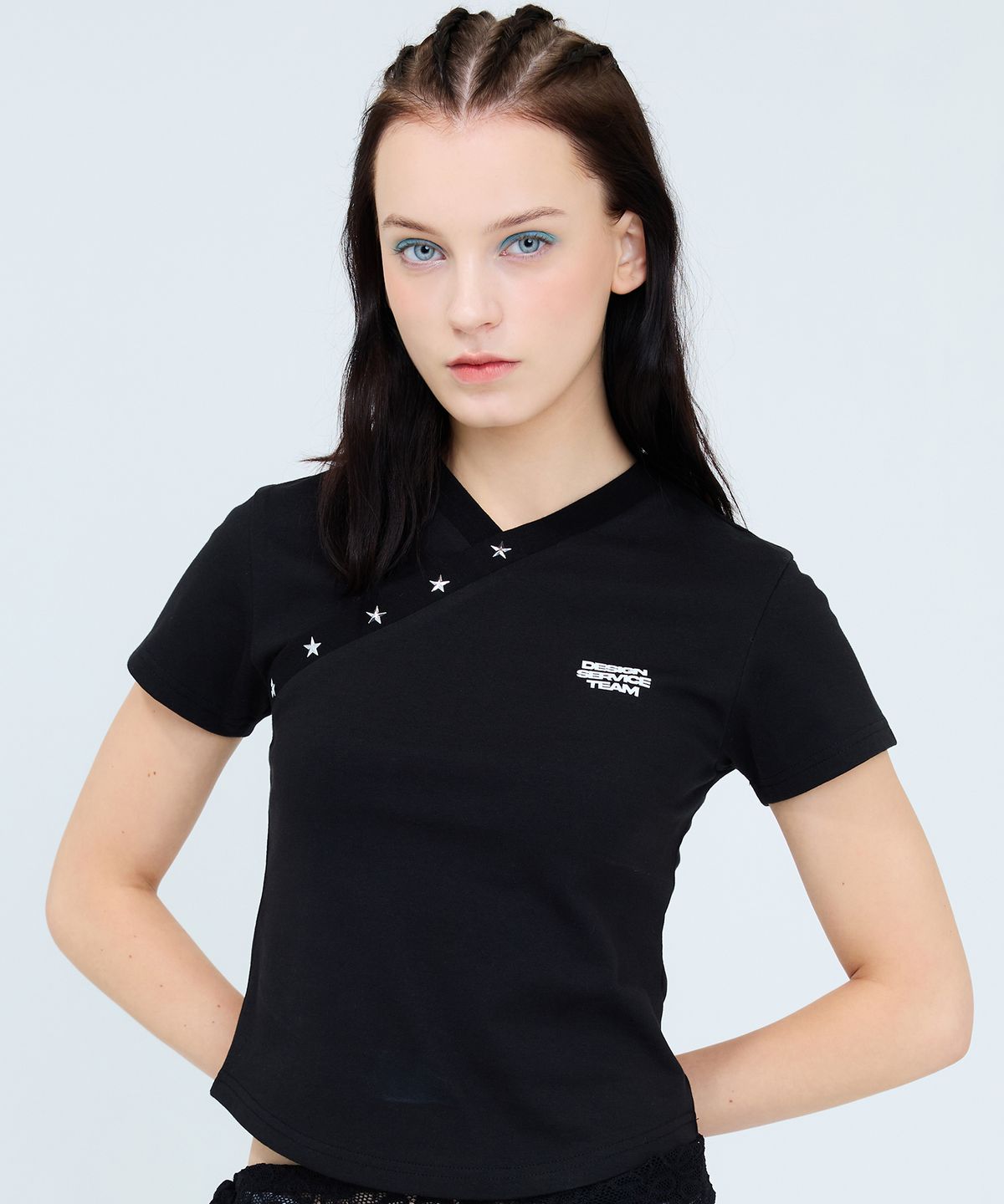 러브이즈트루(LUVISTRUE) RT V NECK TEE(BLACK)