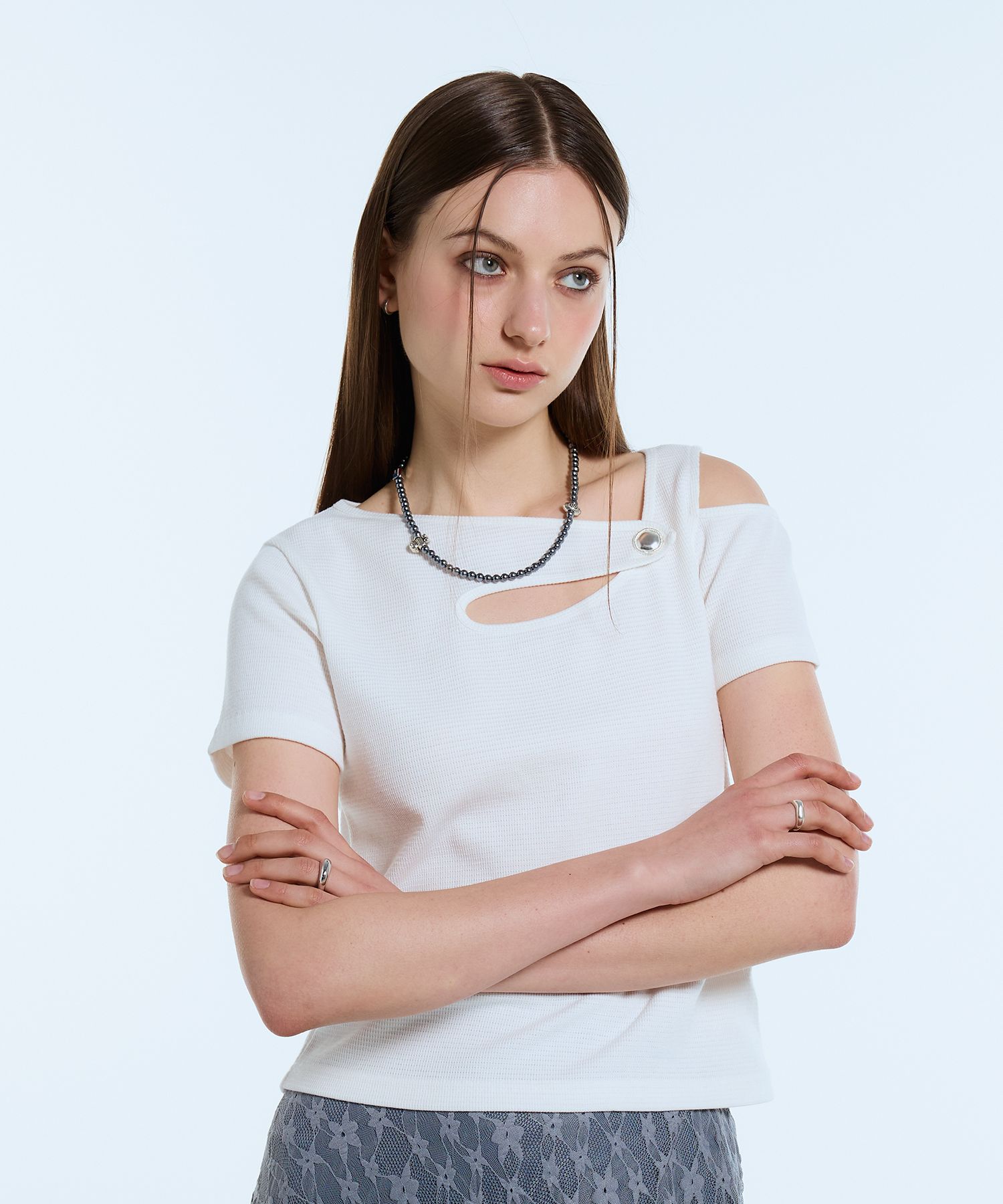 LARTIGENT☆L11 ONE SHOULDER TOP 주식회사라티젠 | L11 ONE SHOULDER TOP(BEIGE) - 모던한 스타일