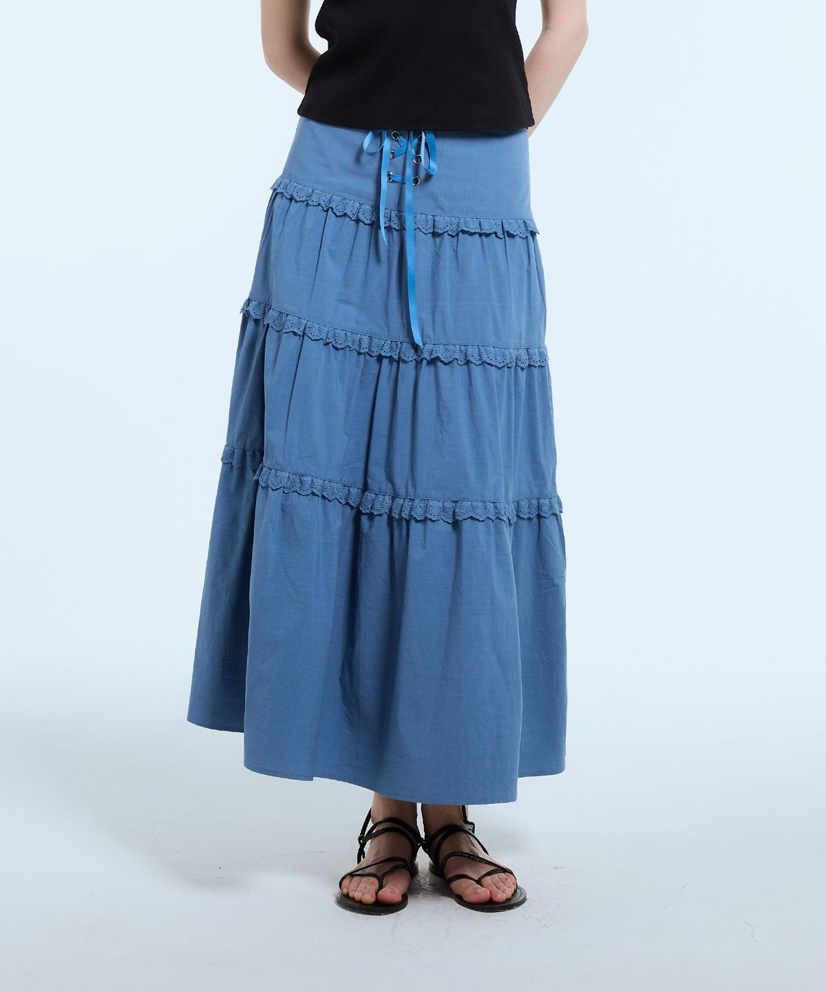 라티젠(LARTIGENT) L11 EYELET FRILL LONG SKIRT(BLUE)
