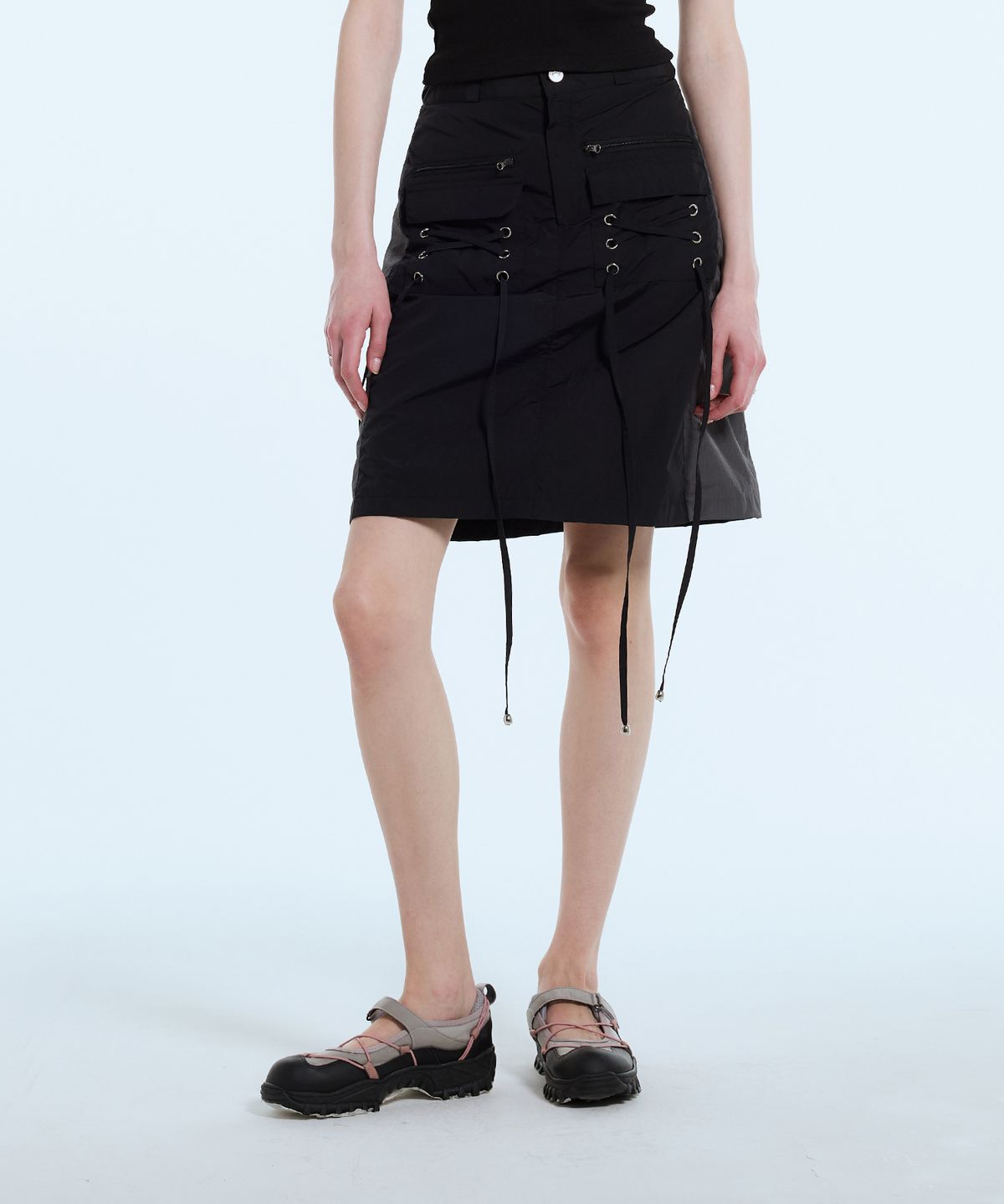 라티젠(LARTIGENT) L11 EYELET NYLON SKIRT(BLACK)