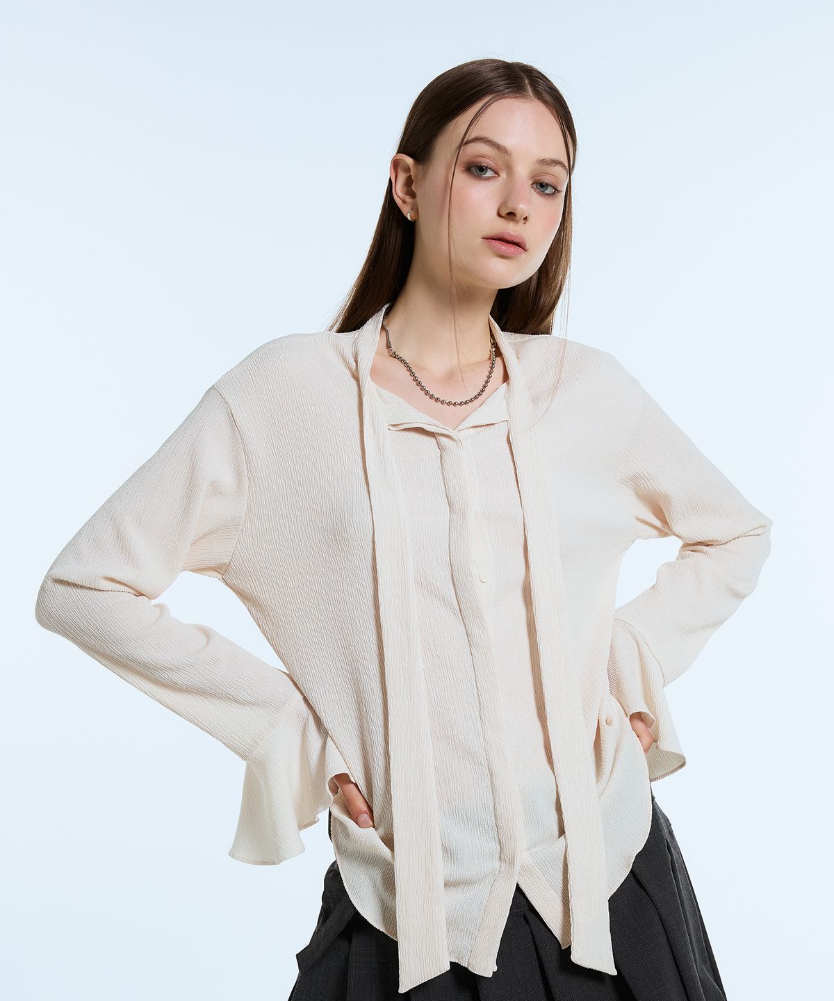라티젠(LARTIGENT) L11 TIE BLOUSE(BEIGE)