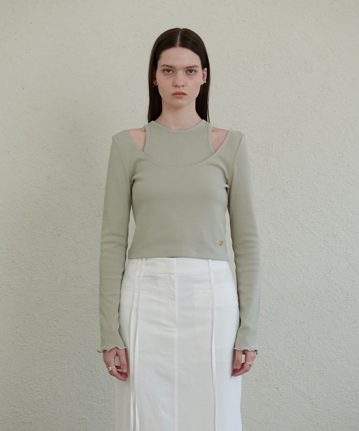 언뮤트(UNMUTE) LAYERED U-NECK TOP SET UP(OLIVE)