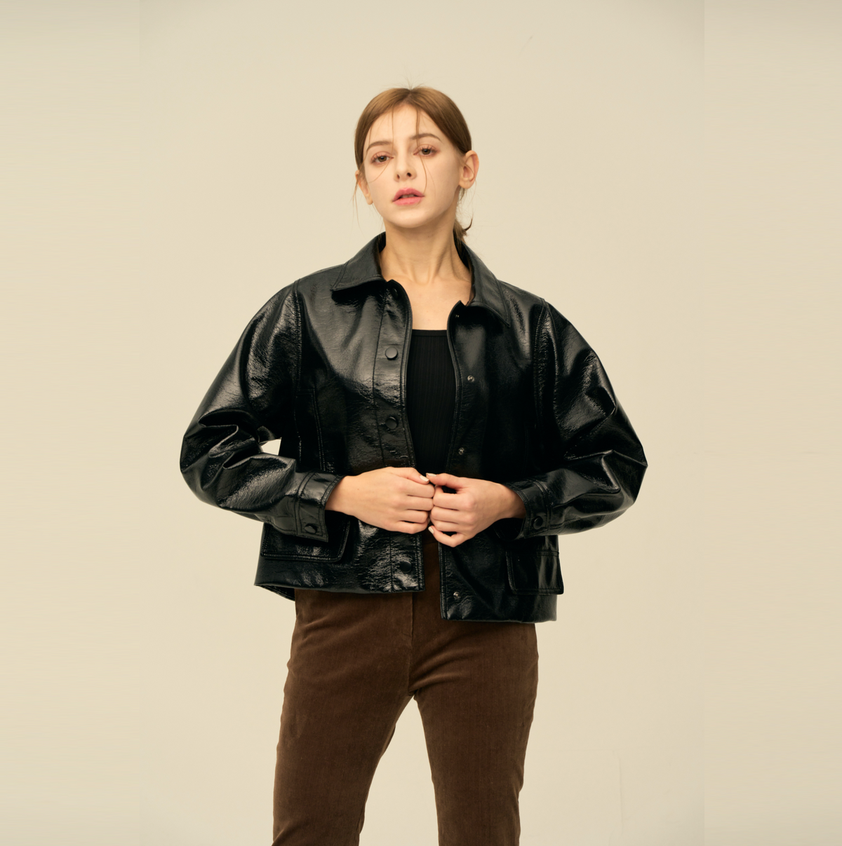 모티어(MOTEUR) 글로시 레더 자켓 블랙