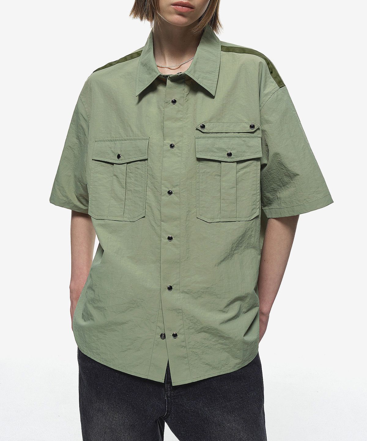 세컨모놀로그(SECONDMONO) 나일론 스냅 퍼티그 워크 하프 셔츠 자켓 [KHAKI]_SESH011KHAKI