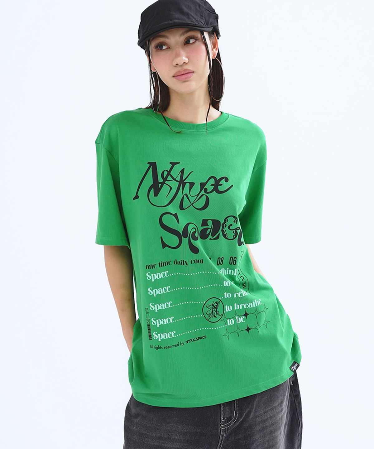 엔와이엑스엑스(NYXX) NYX SPACE SCRIPT TEE GREEN