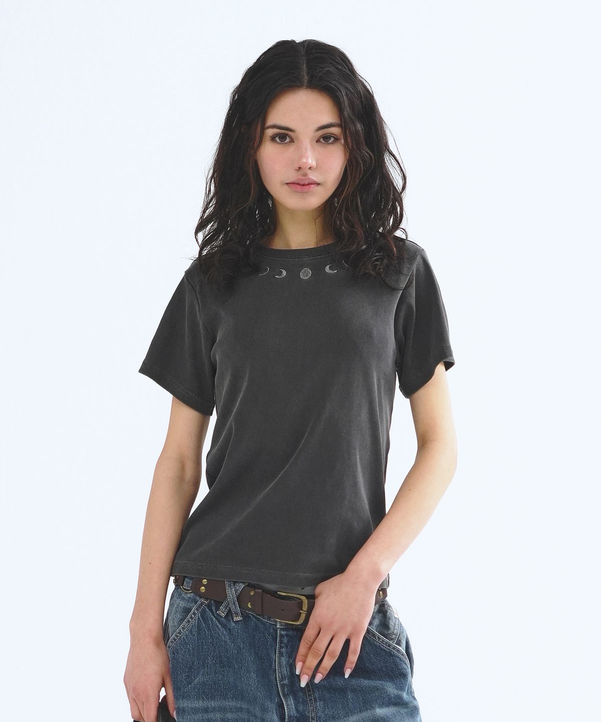 엔와이엑스엑스(NYXX) P.O.M SOLID PIGMENT TEE CHARCOAL