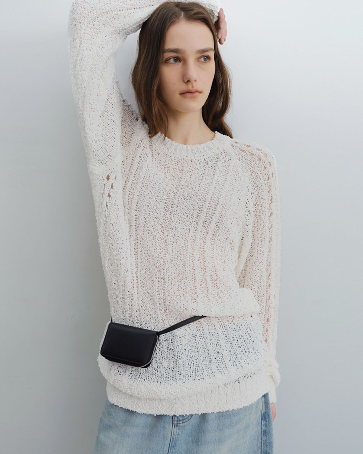 블루브릭(BLUEBRICK) Knotted crew neck knit (ivory)