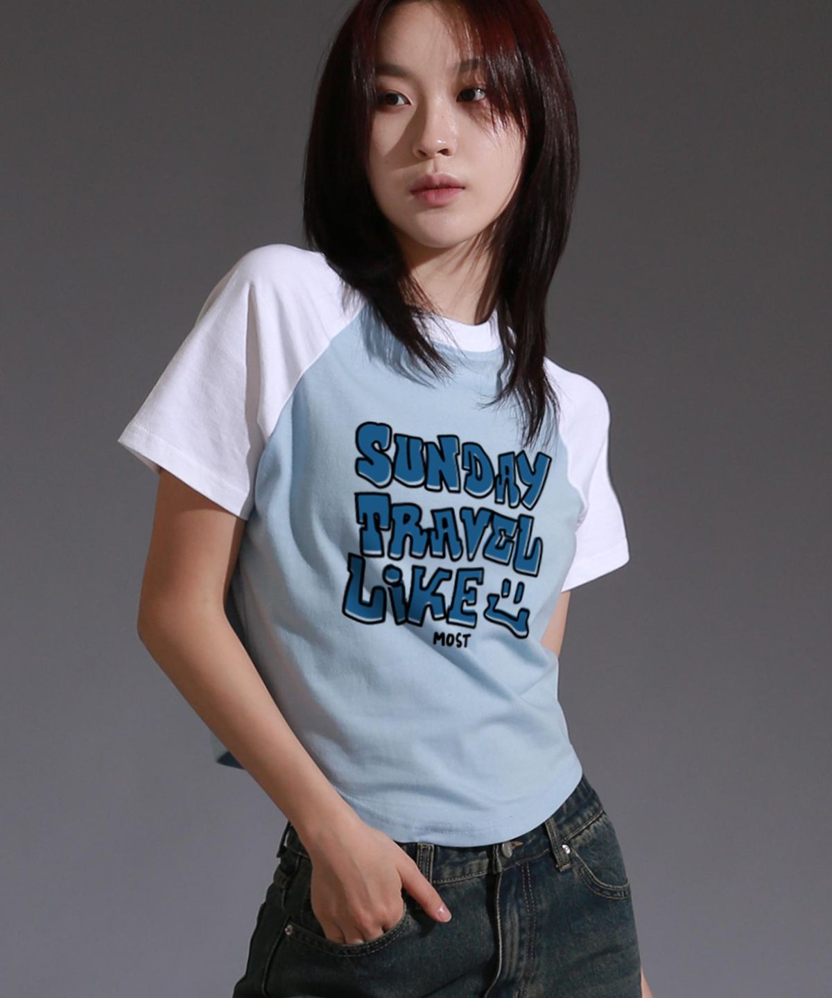 라이크더모스트(LIKE THE MOST) 프린트 래글런 미들 하프 티셔츠_스카이화이트