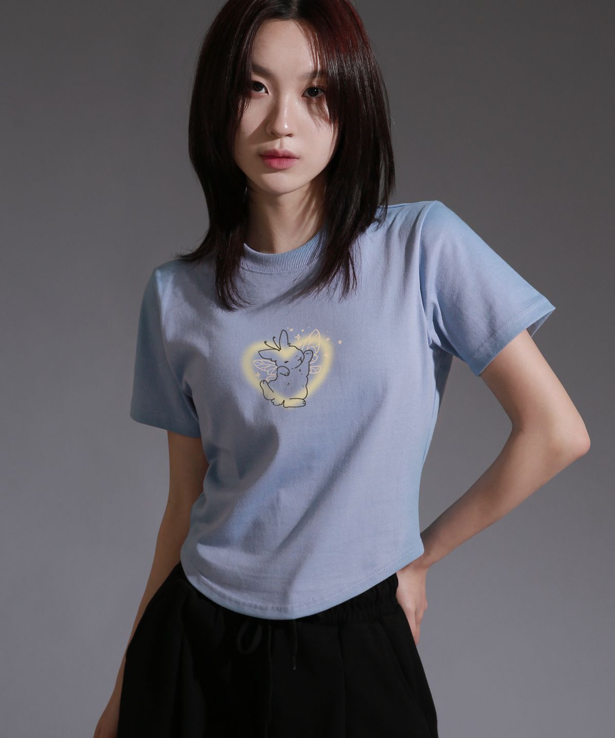 라이크더모스트(LIKE THE MOST) 우먼 엔젤레빗 라운드컷  반팔 티셔츠_소라