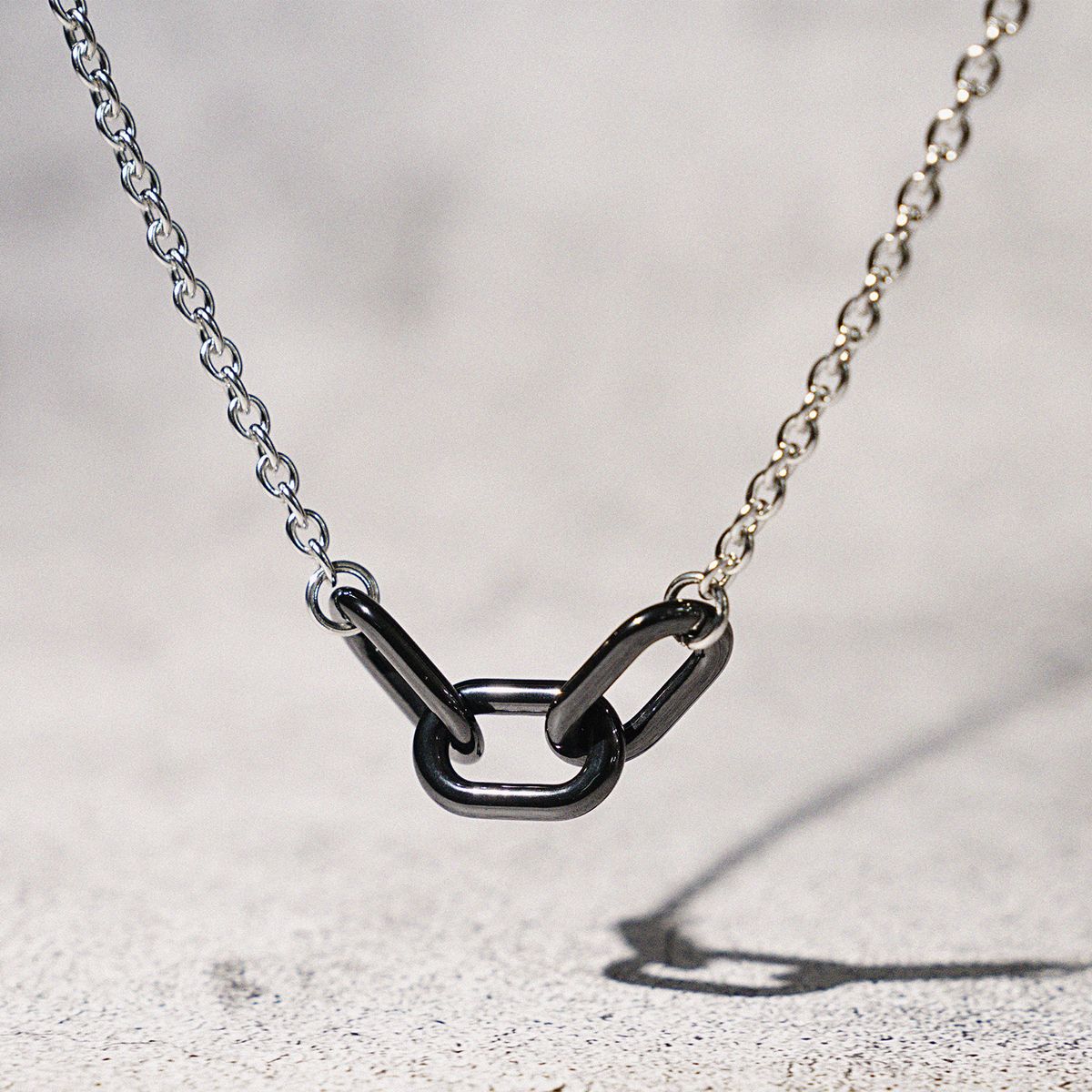 제이반스 클래식(JBANS CLASSIC) 블랙트리플링 팬던트 써지컬스틸 체인목걸이 (C2401-AN789_SV)