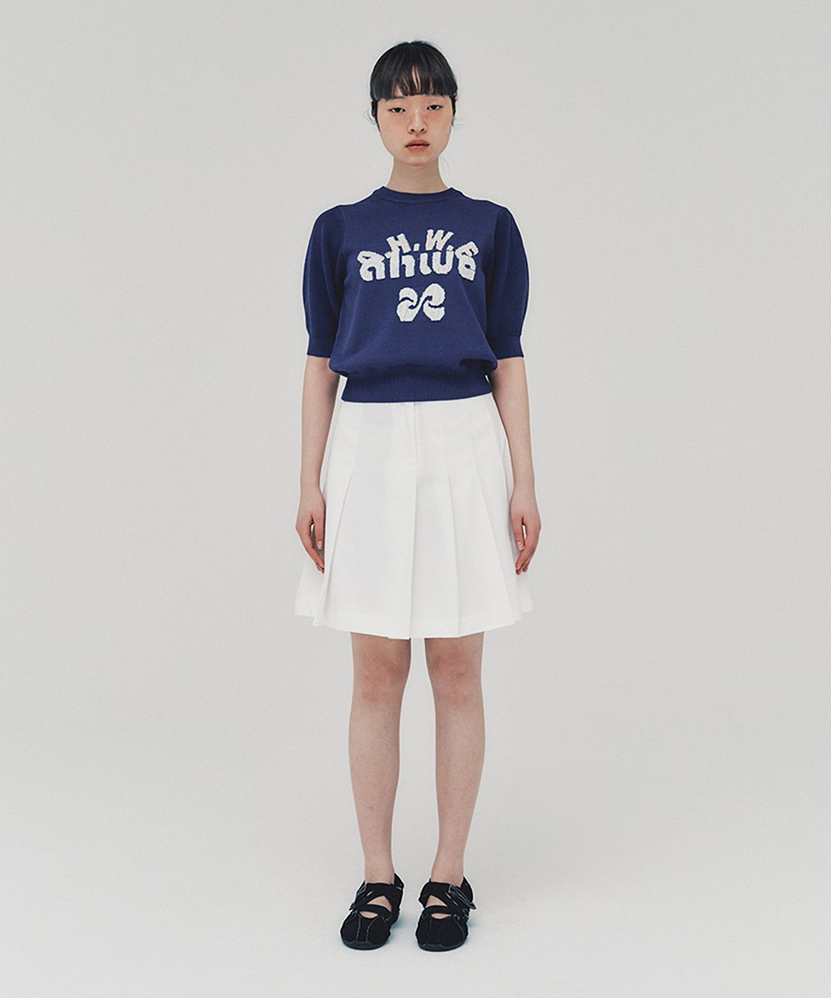 아위(AHWE) Logo Sweater_NAVY