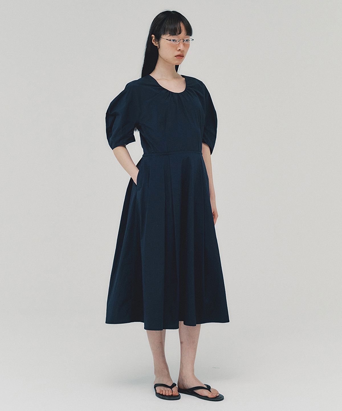 아위(AHWE) Lantern Sleeve Dress_DARK NAVY