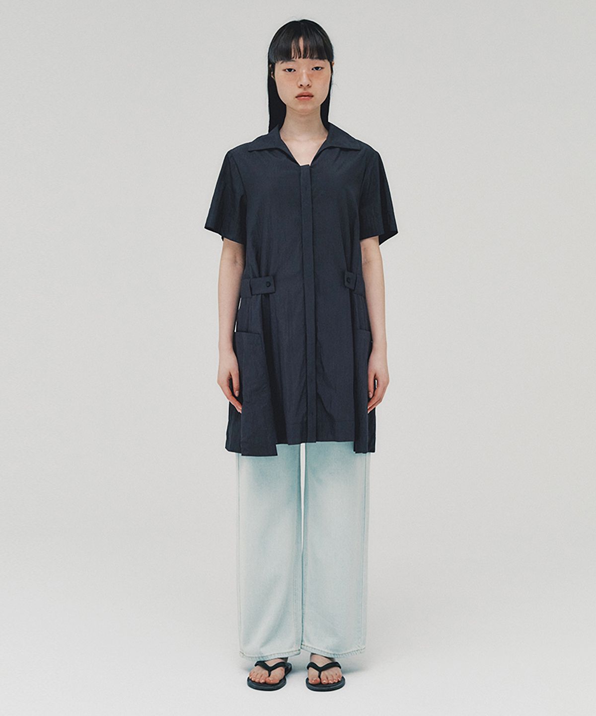 아위(AHWE) Mini Shirt Dress_CHARCOAL