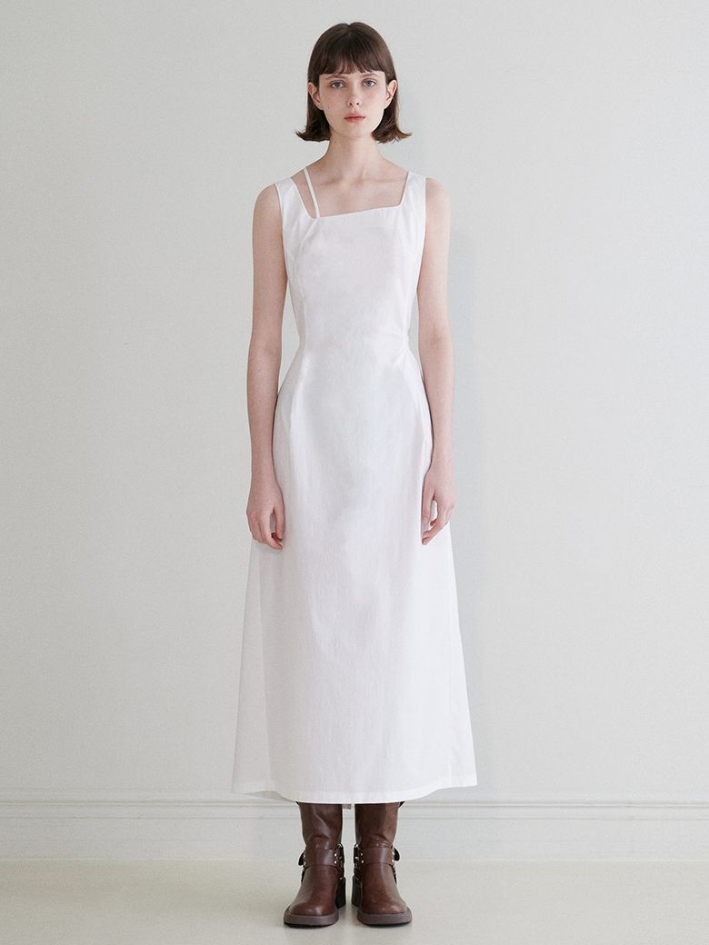 Unbalanced Strap Long Dress in White VW4MO220-01