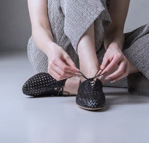 에디션 여성 위빙 메쉬 가죽 로퍼 O24P124