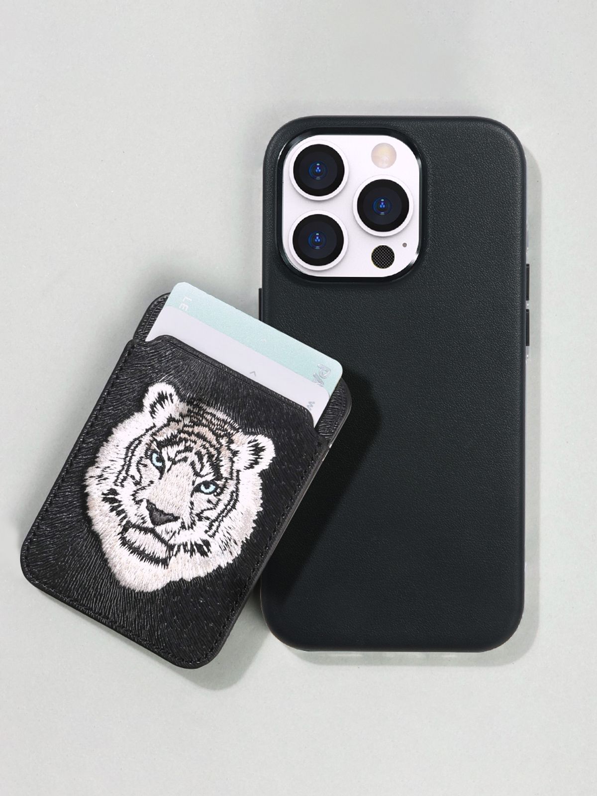 디자인스킨(DESIGNSKIN) 맥세이프 풀커버 케이스 + 맥세이프 비스트 자수 포켓 세트