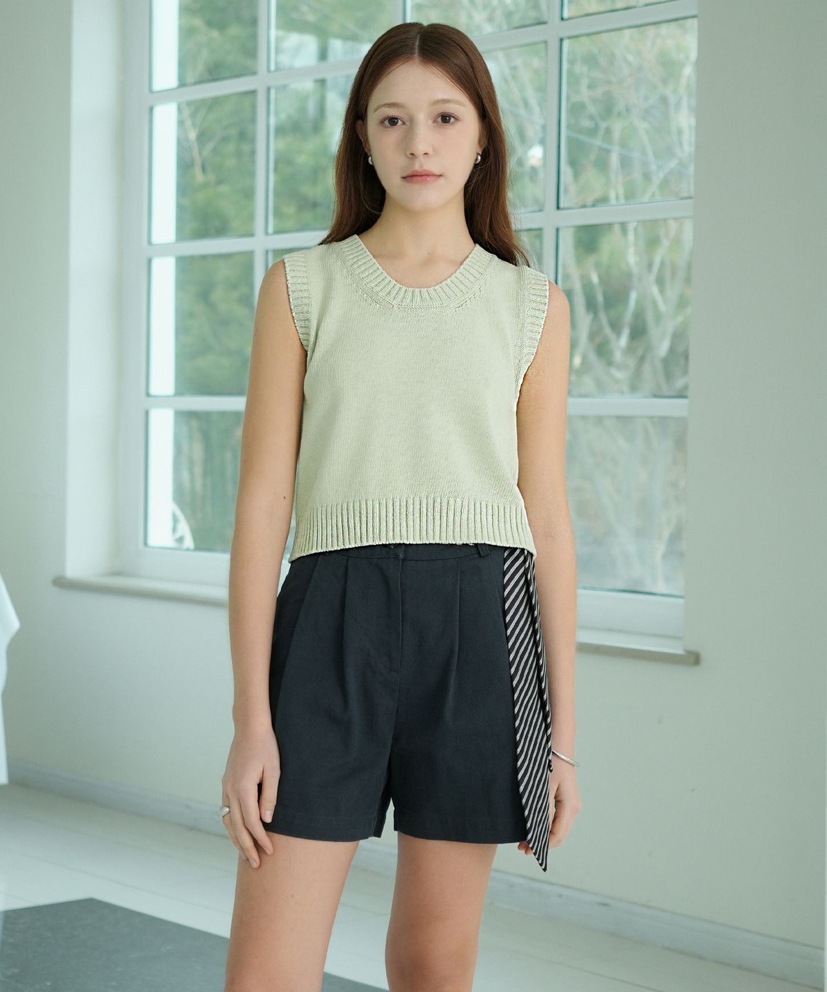 블레티(VLETI) Round Crop Knit Sleeveless (Yellow_green)