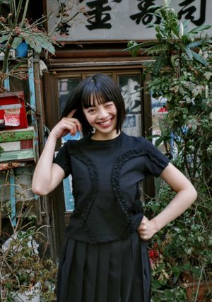 CURVED RUFFLE T-SHIRT_BLACK