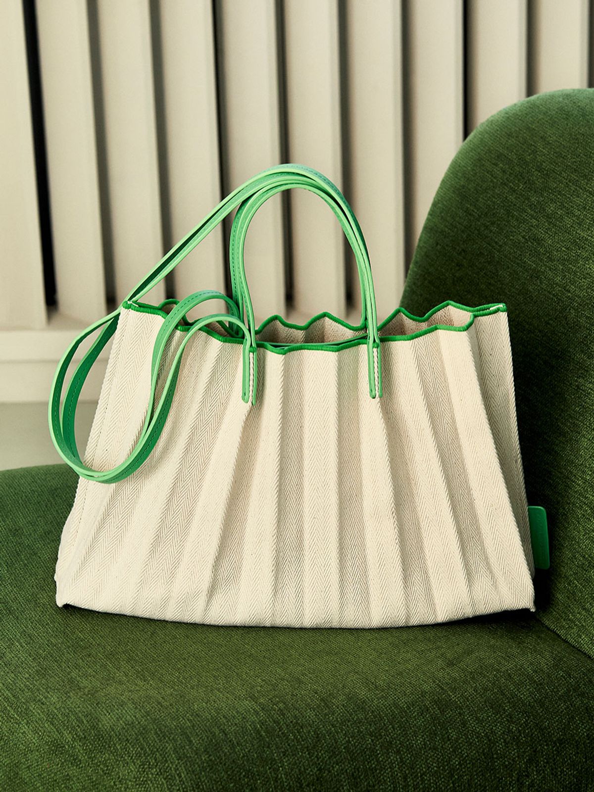 조셉앤스테이시(JOSEPH&STACEY) Lucky Pleats Canvas Leaf Shopper L Permanent Green