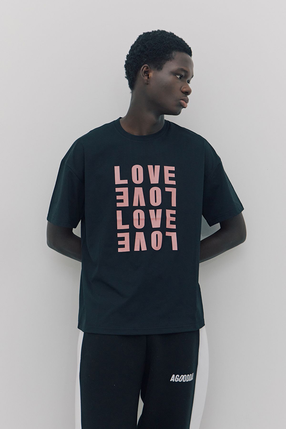 어굿데이(AGOODDAY) [UNISEX]  LOVE SWITCH TSHIRT (BLACK)