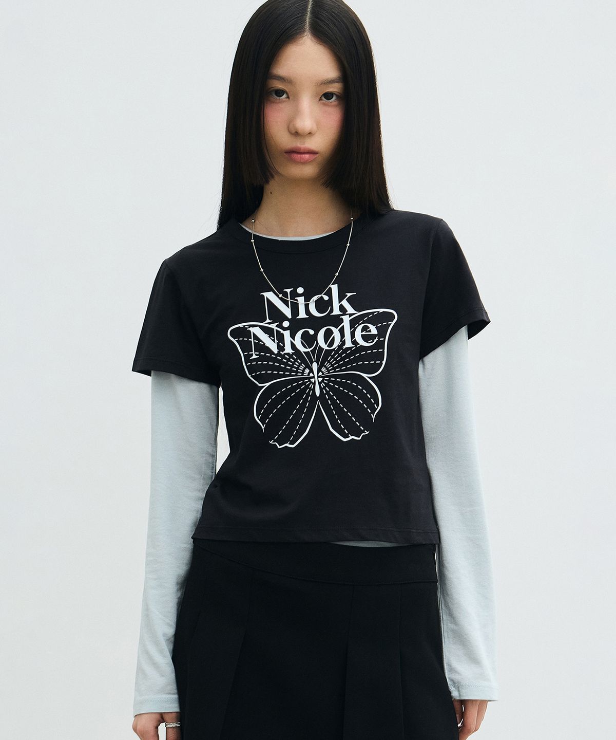 닉앤니콜(NICK&NICOLE) BUTTERFLY SIGNATURE CROP TOP_BLACK WHITE