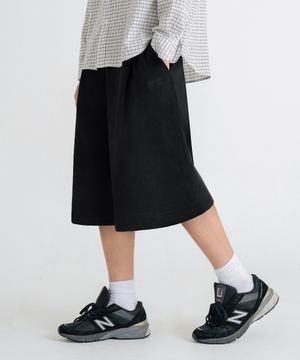 버뮤다 와이드 원턱 스웨트 쇼츠 [블랙]