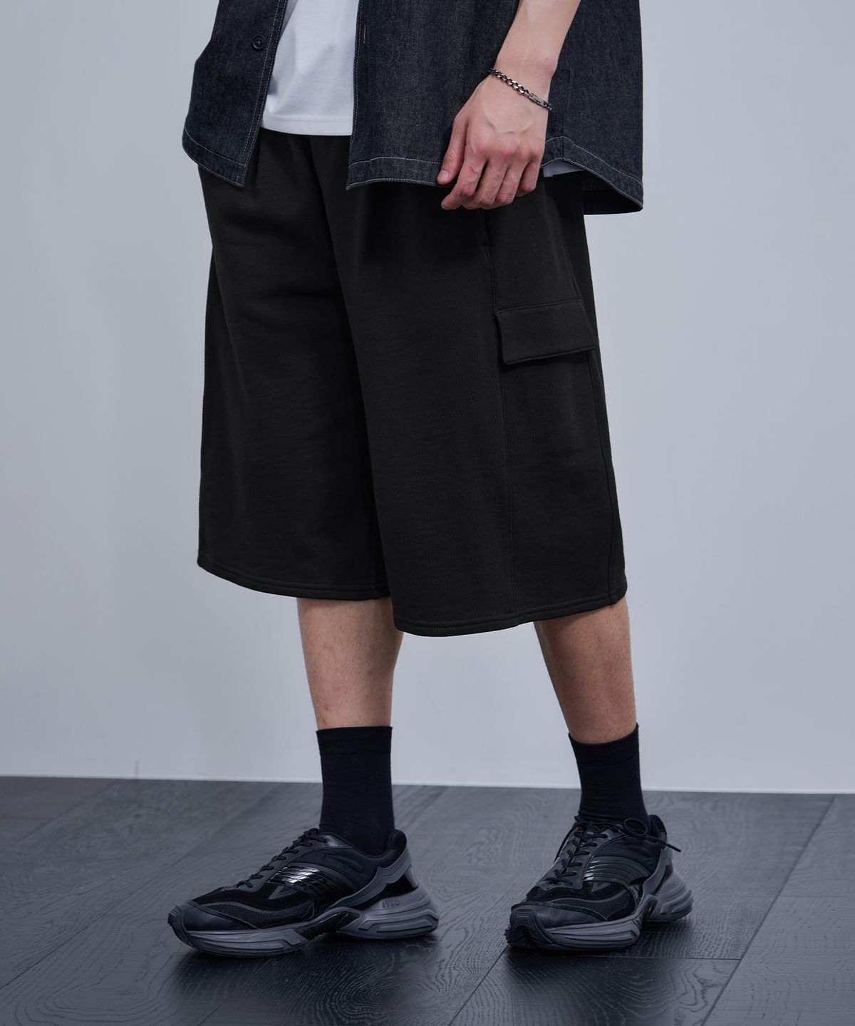 드로우핏(DRAW FIT) 미니멀 카고 스웻 버뮤다 팬츠 [BLACK]