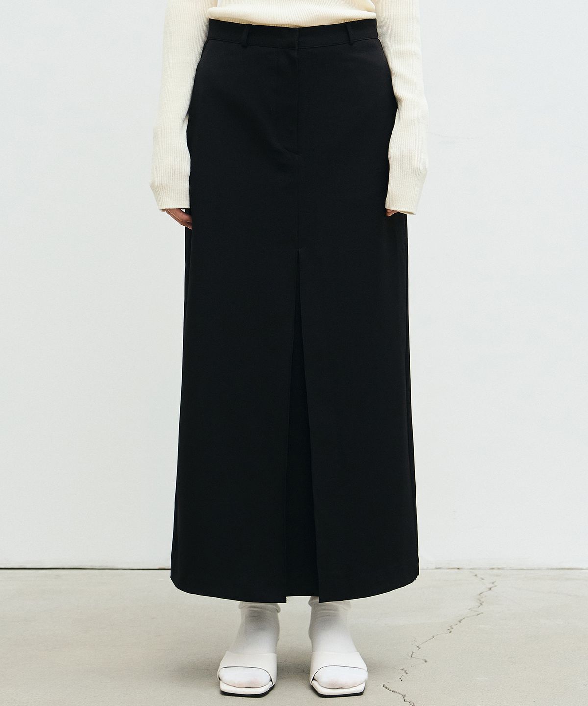 닉앤니콜(NICK&NICOLE) BOX PLEATED LONG SKIRT_BLACK
